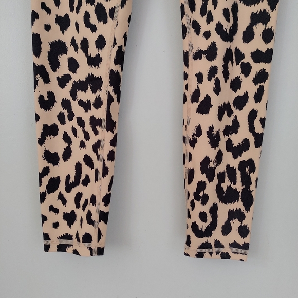 All Fenix Leopard Set Leggings Sports Bra Sz Small Oversized Cheetah Print Camel - Picture 13 of 16
